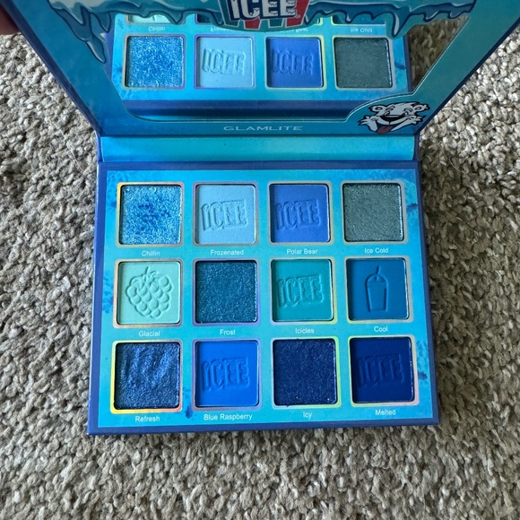 Glamlite "Blue Raspberry" eyeshadow palette - Picture 1 of 3